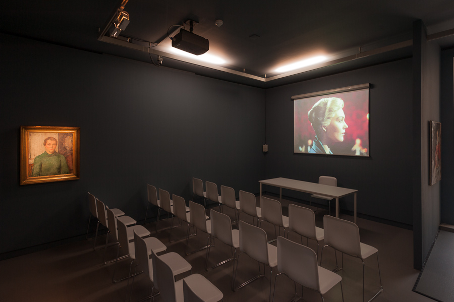 Walter Vaes, Portrait of a Girl, 1936, Oil on canvasJudith Deschamps, A Talk to the Leftovers, 2013, Installation, re-creation of a space with chairs, table, beamer, speakers, images. <em>fotograaf: Cassander Eeftinck Schattenkerk</em>