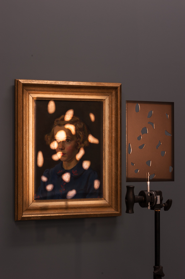 Johannes Franken, Portrait of Eliza, 1939, Oil on canvasGabriel Lester, Cookie 1 & 2 (Koekeloeren 1 & 2), 2013, Materials variable. <em>fotograaf: Cassander Eeftinck Schattenkerk</em>