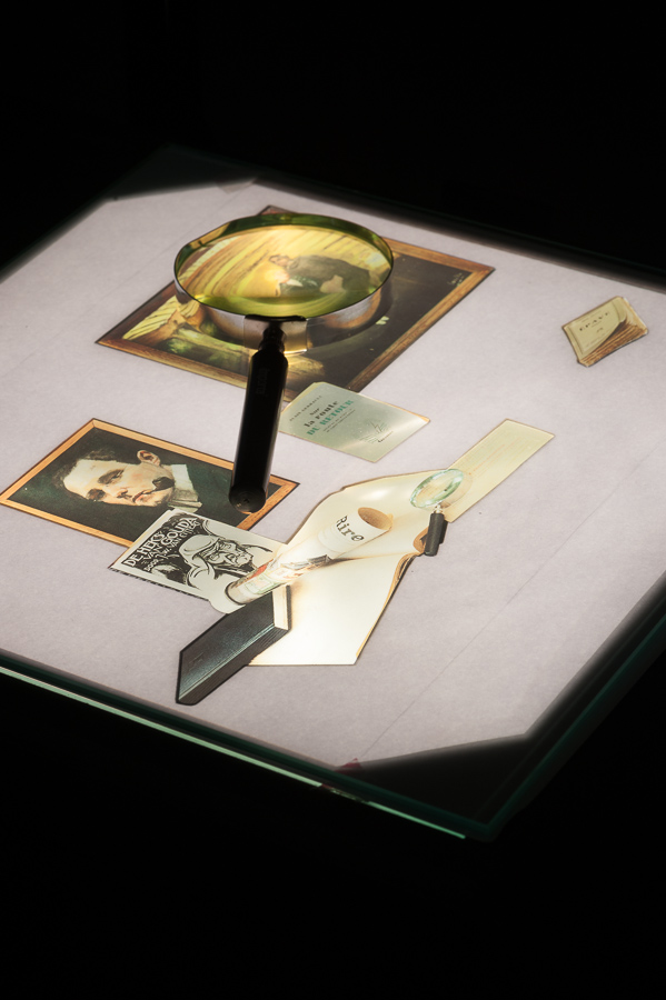 Dina Danish, The Witch and a Shipwreck Full of Paintings2013, Materials variable. <em>fotograaf: Cassander Eeftinck Schattenkerk</em>