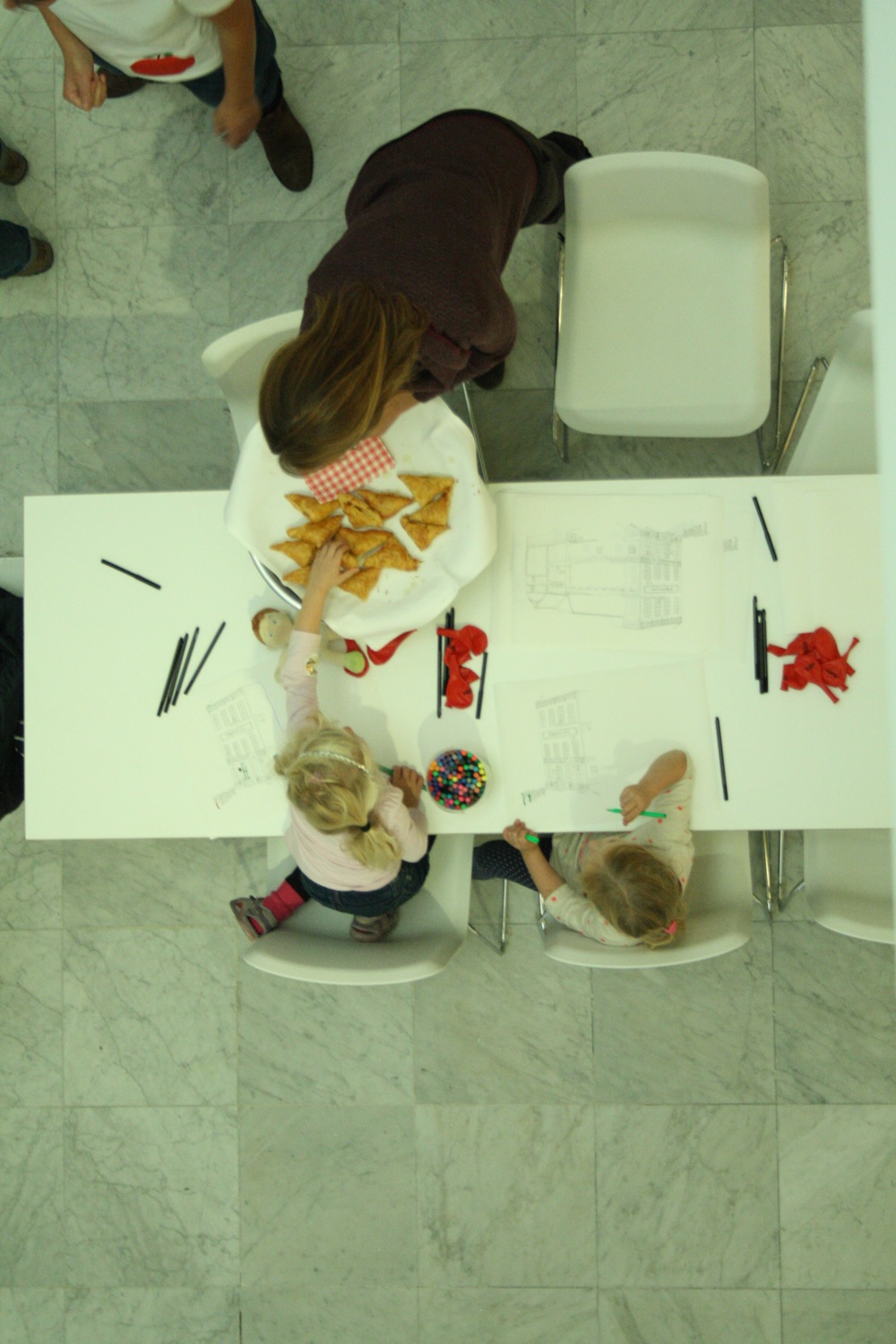 Burendag met appelsap en appelflappen.. <em>fotograaf: Milan Anais</em>