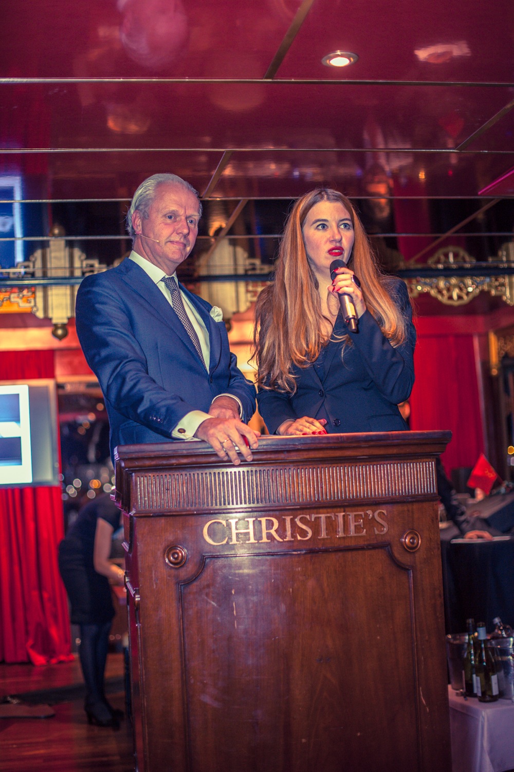 Jop Ubbens, directeur van veilinghuis Christie&rsquo;s Amsterdam en Ann Demeester. <em>fotograaf: Tony Perez</em>