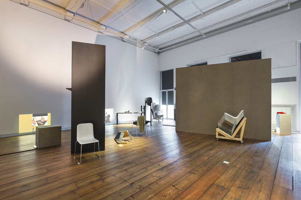 Ola Vasiljeva, The Limp of A Letter, de Appel arts centre, Amsterdam, 2013. <em>fotograaf: Daniel Nicolas</em>