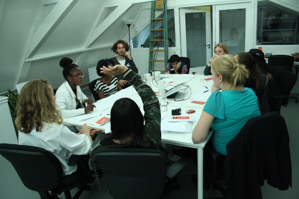 IMC kindery jury in discussie. <em>fotograaf: Milan Anais</em>