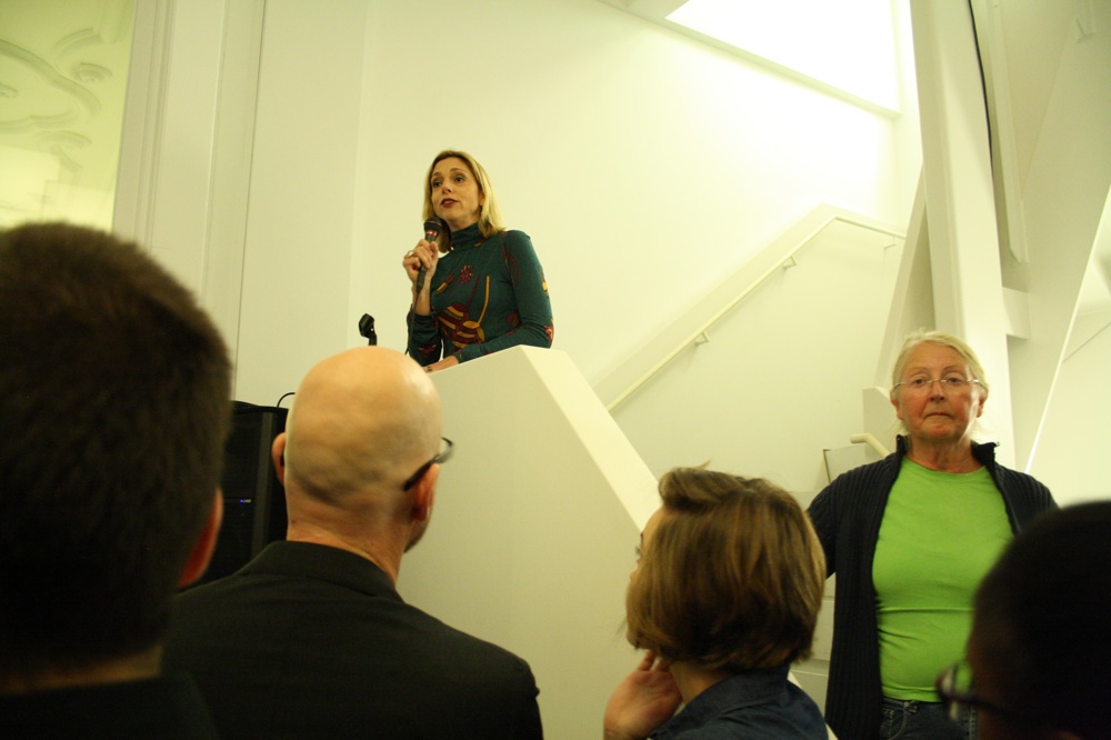 Birgit Donker tijdens de public preview. <em>fotograaf: Milan Anais</em>