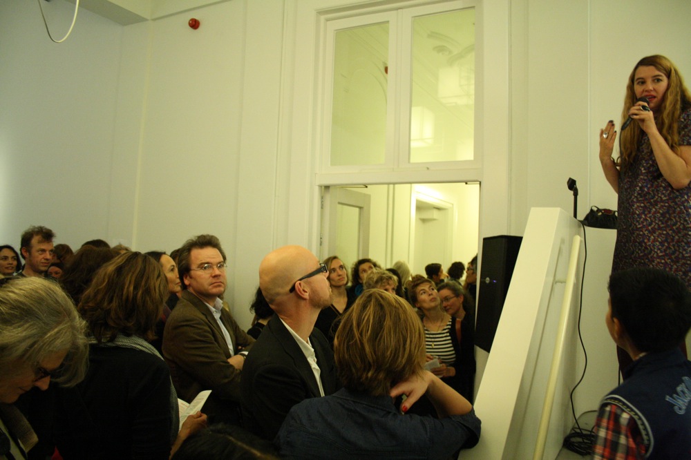 Ann Demeester tijdens de public preview. <em>fotograaf: Milan Anais</em>
