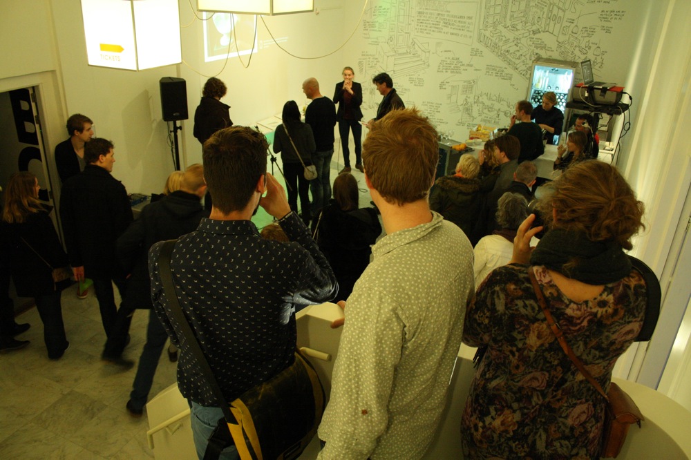 Pop-up Performance: Een Bloemlezing over het werk van Ann Wetering. <em>fotograaf: Milan Anais</em>