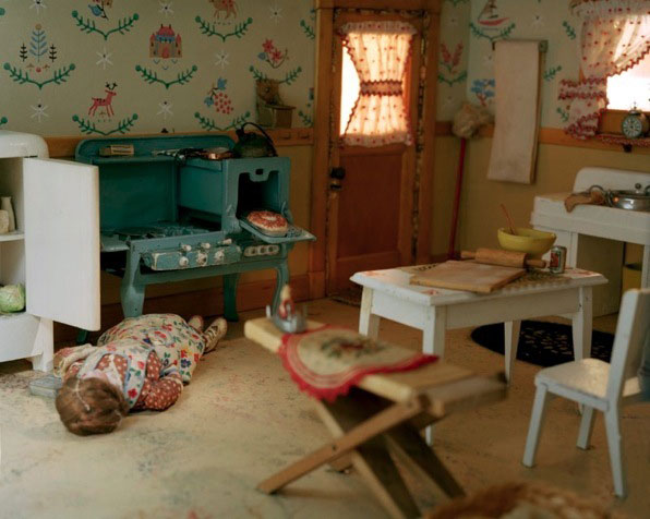 Corinne May Botz, Kitchen (Room from Afar), 2004 © the artist (2014), courtesy the artist