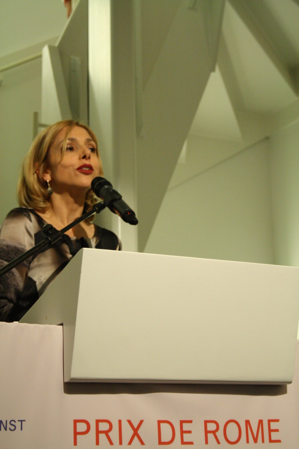 Brigit Donker tijdens het Prix de Rome feest. <em>fotograaf: Milan Anais</em>