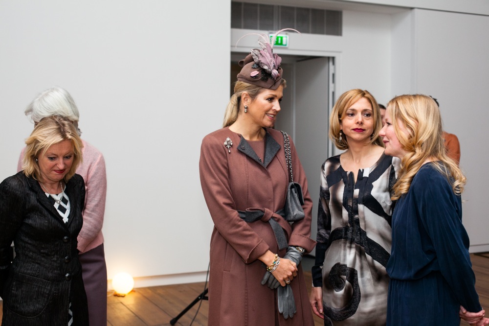 Koningin Maxima bij Ola Vasiljeva. <em>fotograaf: Shinto Otani</em>