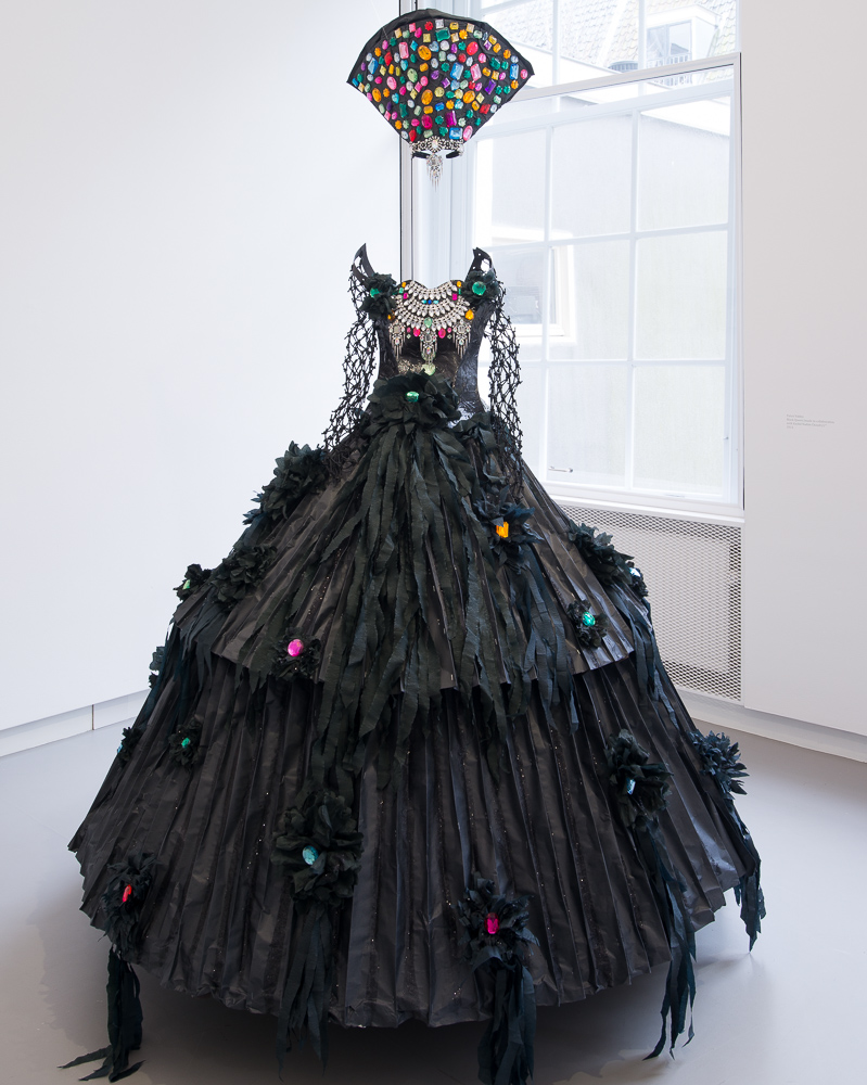 Black Virgin Dress, 2013. <em>fotograaf: Cassander Eeftinck Schattenkerk</em>