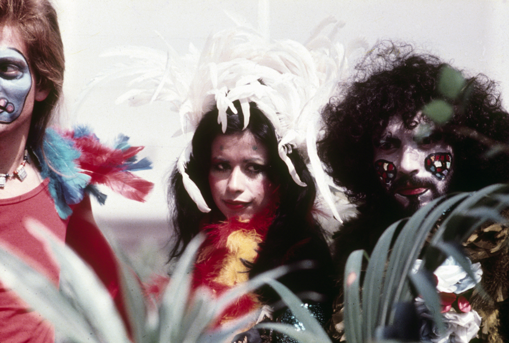 Birds Wave Goodbye, 1972, printed in 2013
. <em>fotograaf: Harry Gamboa Jr.</em>