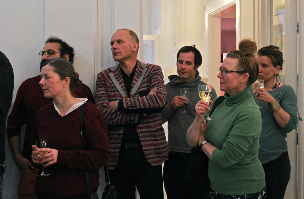 Apples in the Cosmos // Apples in the Sea, first Benefit Event (27 March) by de Appel Curatorial Programme.&nbsp;. <em>fotograaf: Carina Erdmann.</em>