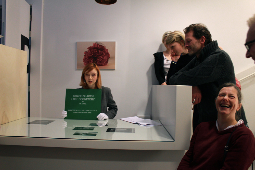 Apples in the Cosmos // Apples in the Sea, first Benefit Event (27 March) by de Appel Curatorial Programme. <em>fotograaf: Carina Erdmann</em>