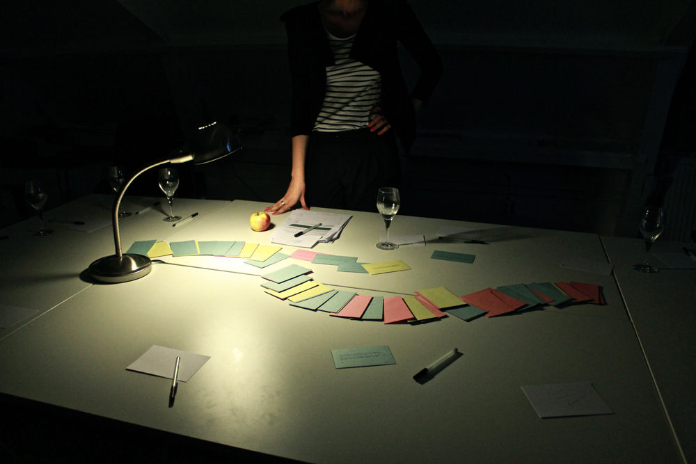 Apples in the Cosmos // Apples in the Sea, first Benefit Event (27 March) by de Appel Curatorial Programme. <em>fotograaf: Carina Erdmann</em>