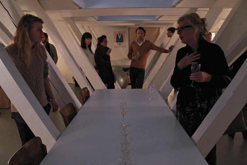 Apples in the Cosmos // Apples in the Sea, first Benefit Event (27 March) by de Appel Curatorial Programme. <em>fotograaf: Carina Erdmann</em>