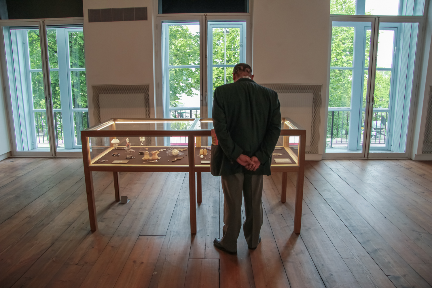 Opening Curiosity, installation view, Curiosity: Art and the Pleasures  of Knowing, de Appel Arts Centre, Amsterdam, 27 June - 14 September  2014. Photo: Carina Erdmann. Courtesy Hayward Touring.