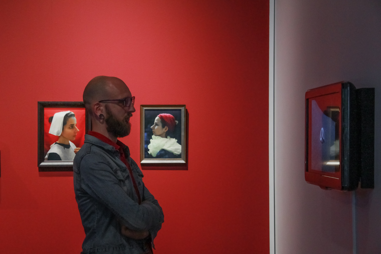 Opening Curiosity, installation view, Curiosity: Art and the Pleasures  of Knowing, de Appel Arts Centre, Amsterdam, 27 June - 14 September  2014. Photo: Carina Erdmann. Courtesy Hayward Touring.