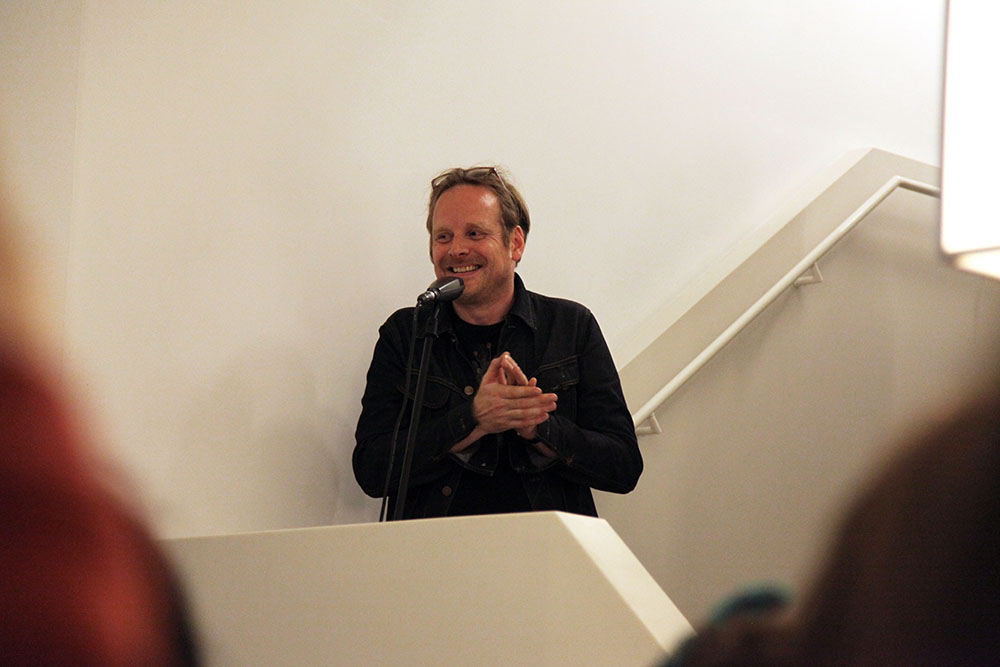 gast curator Mark Kremer. <em>fotograaf: Anna Kindermann</em>
