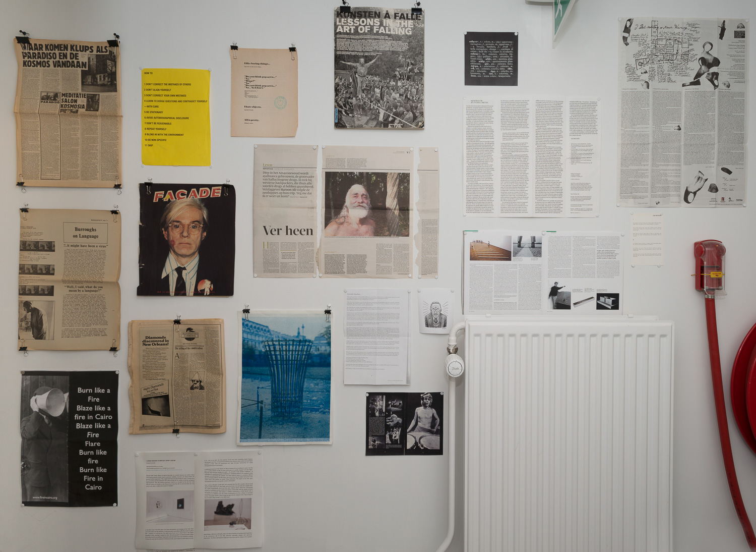 Uit de Appel arts centre bibliotheek. <em>fotograaf: Cassander Eeftinck Schattenkerk</em>
