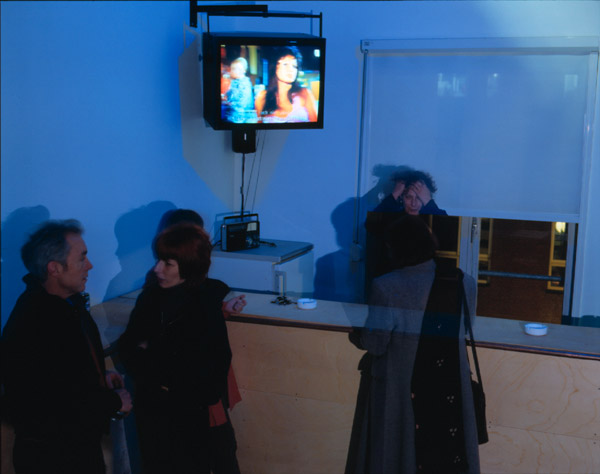 Rirkrit Tiravanija, Zonder titel (Fear eats the soul), 1994. <em>fotograaf: © De Appel, Amsterdam & Rirkrit Tiravanija (foto / photo: Jodokus Driessen)</em> © De Appel, Amsterdam & de kunstenaar(s)/the artist(s)