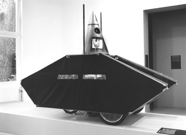 Poliscar, 1991. <em>fotograaf: © Cary Markerink, Amsterdam</em> © De Appel, Amsterdam & de kunstenaar(s)/the artist(s)