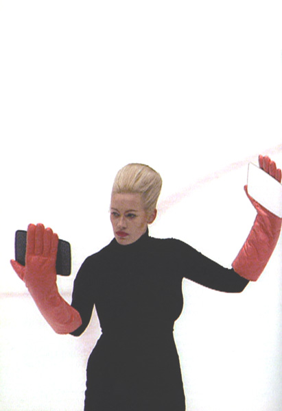 Eis, 1995 (videostill). <em>fotograaf: © Asta Gröting, Berlijn / Berlin</em> © De Appel, Amsterdam & de kunstenaar(s)/the artist(s)