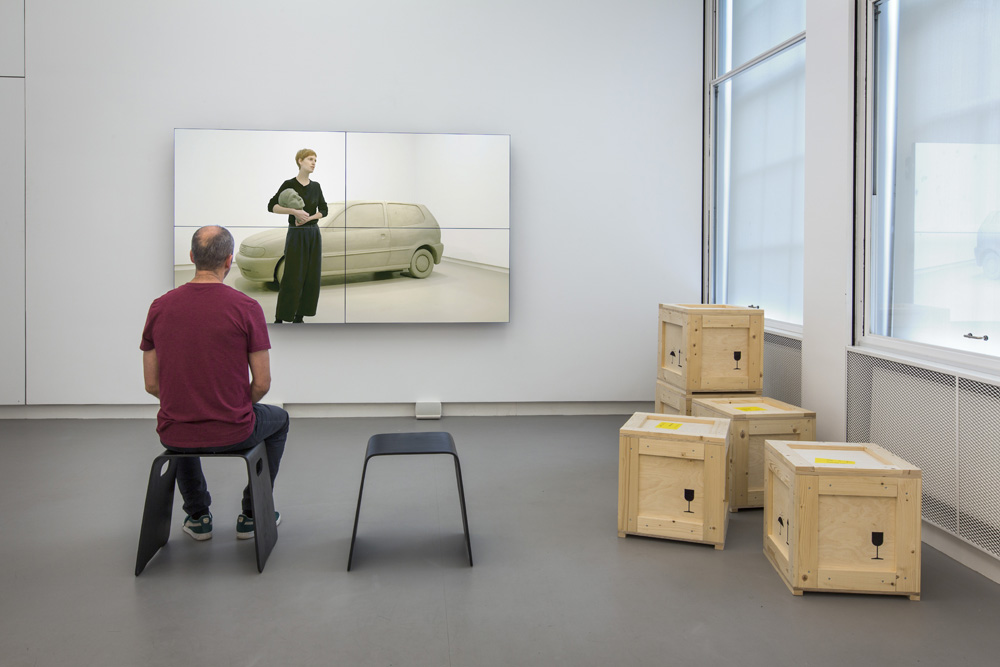 Hedwig Houben, Personal Matters and Public Affairs, de Appel arts centre, Amsterdam, 2015. <em>fotograaf: Daniel Nicolas</em>