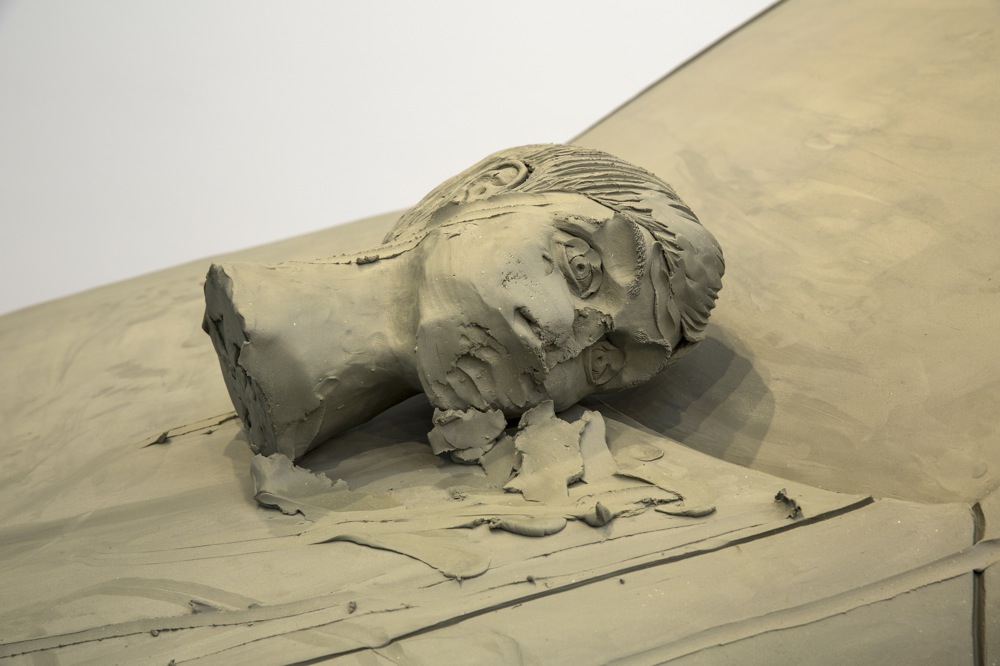 Hedwig Houben, Personal Matters and Public Affairs, de Appel arts centre, Amsterdam, 2015. <em>fotograaf: Daniel Nicolas</em>