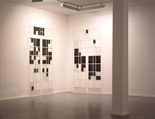 Rosângela Rennó, In oblivionem, 1995. <em>fotograaf: © Cary Markerink, Amsterdam</em> © De Appel, Amsterdam & de kunstenaar(s)/the artist(s)
