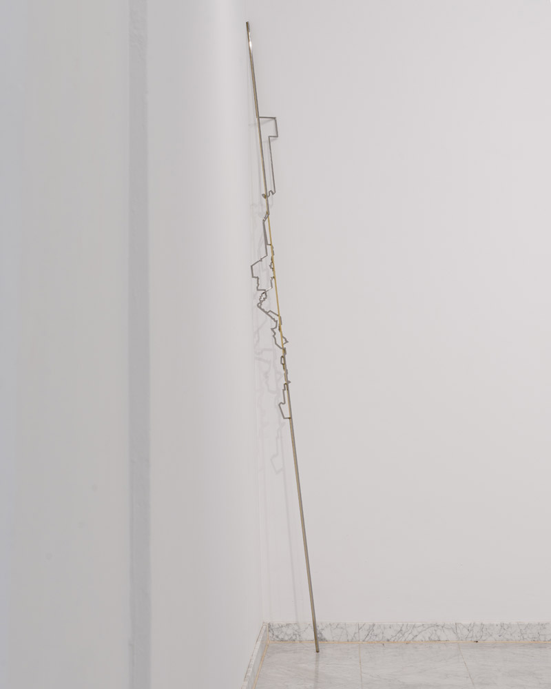 Alicja Kwade, Mitteleuropäische Zeit UTC +1, 2014. <em>fotograaf: Cassander Eeftinck Schattenkerk</em>