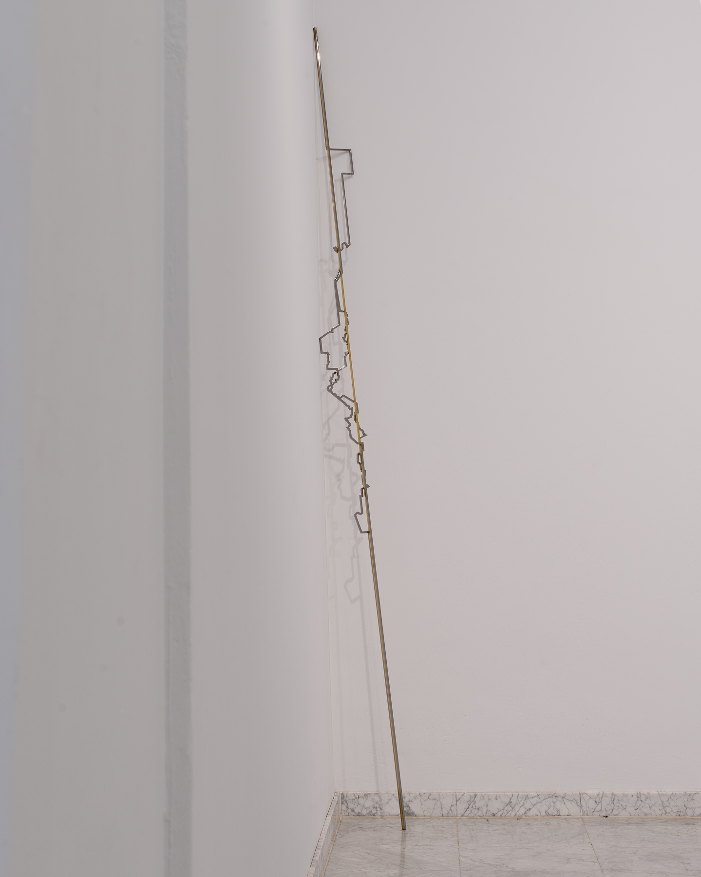 Alicja Kwade, Mitteleurop&auml;ische Zeit UTC +1, 2014. <em>fotograaf: Cassander Eeftinck Schattenkerk</em>