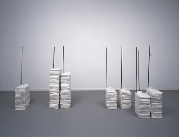 Doris Salcedo, Zonder titel, 1989-'93. <em>fotograaf: © Cary Markerink, Amsterdam</em> © De Appel, Amsterdam & de kunstenaar(s)/the artist(s)