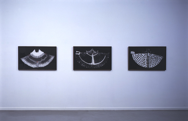 Elaine Reichek, Tepee Covers, 1994. <em>fotograaf: © Cary Markerink, Amsterdam</em> © De Appel, Amsterdam & de kunstenaar(s)/the artist(s)