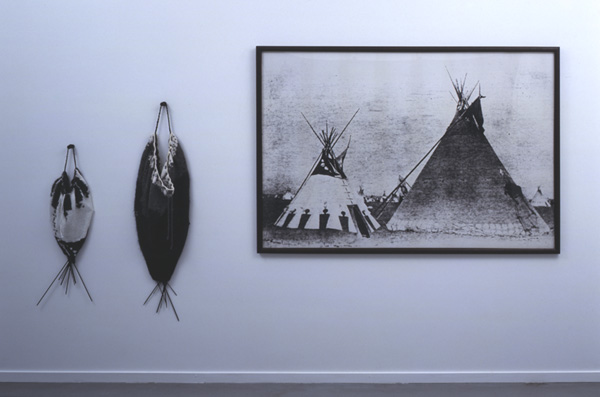 Elaine Reichek, Double Blackfoot Teepee, 1990. <em>fotograaf: © Cary Markerink, Amsterdam</em> © De Appel, Amsterdam & de kunstenaar(s)/the artist(s)