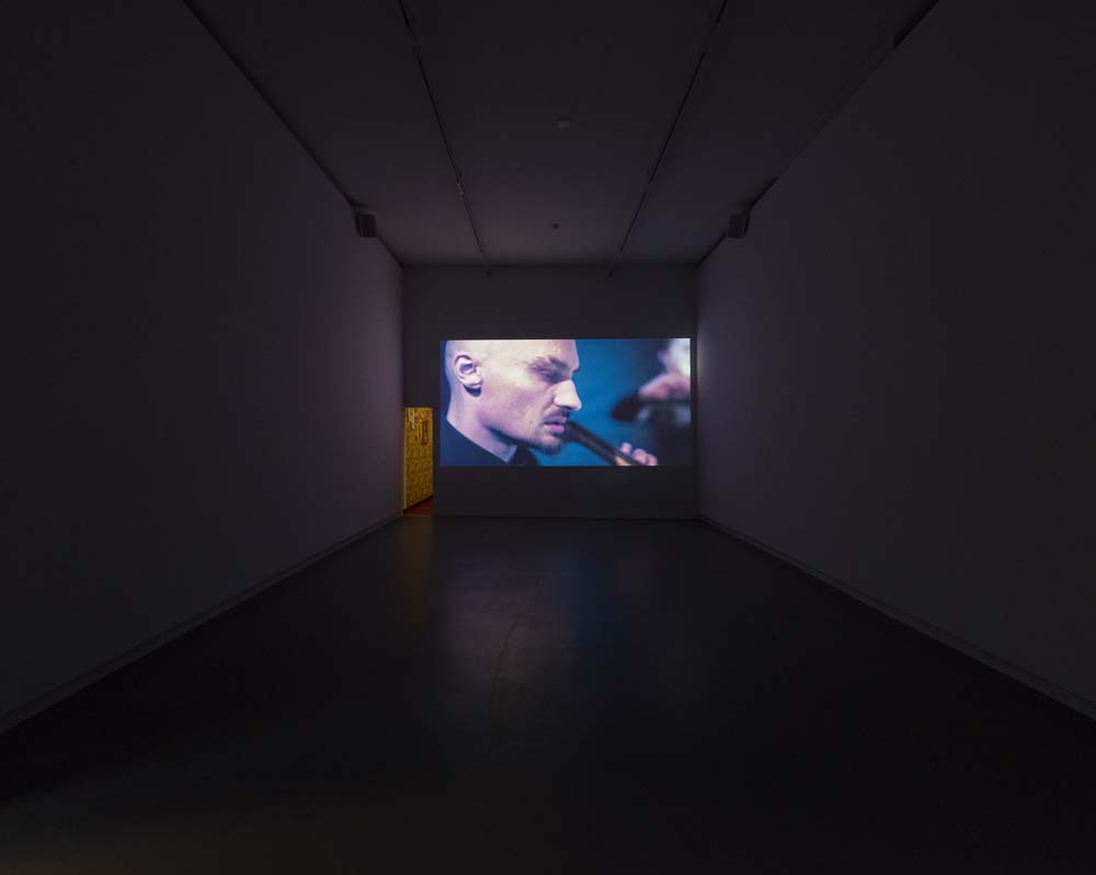 Murmur (2015), Gabriel Lester in samenwerking met Teatr Doc Moscow. <em>fotograaf: Cassander Eeftinck Schattenkerk</em>