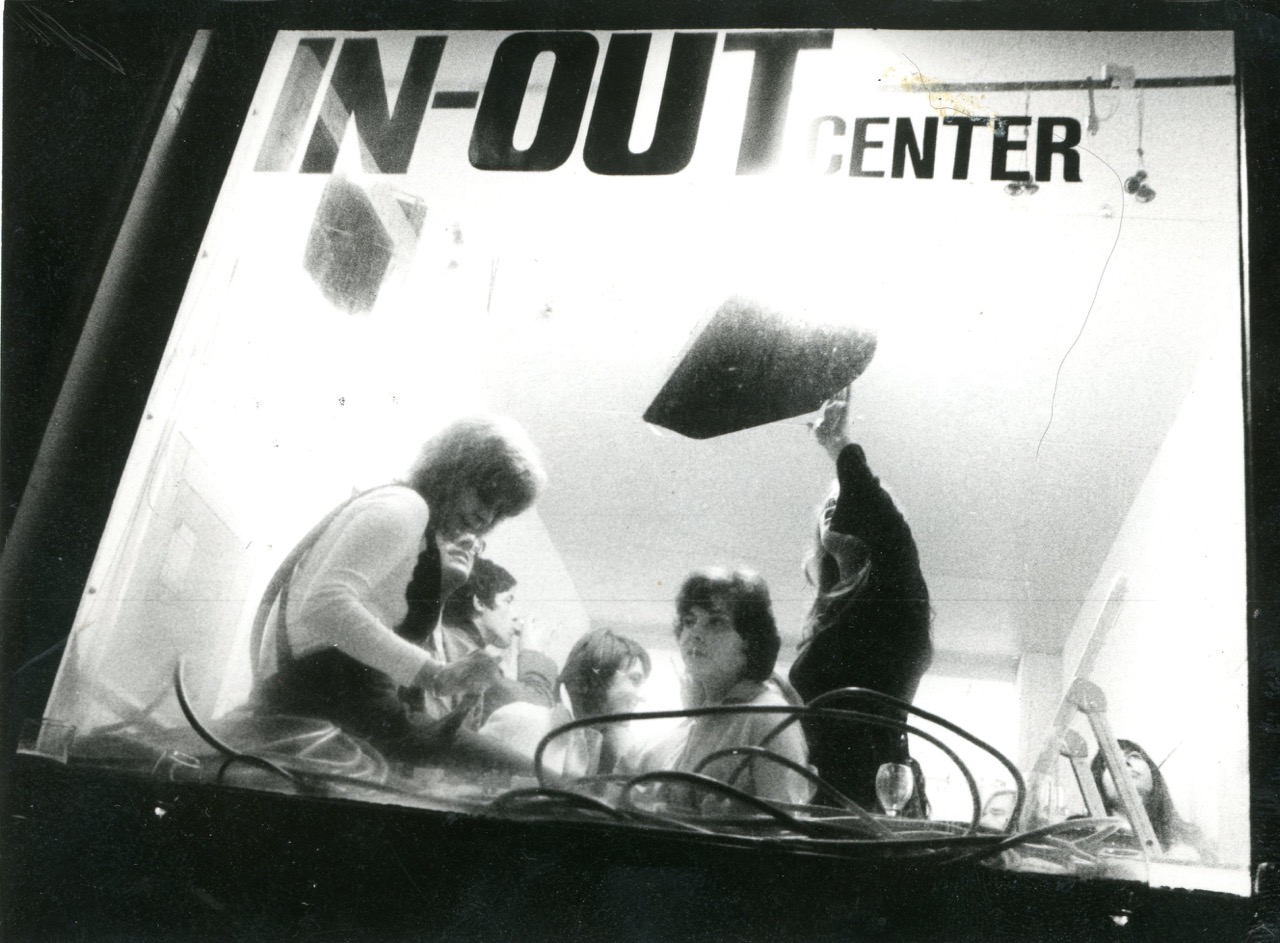 Opening tentoonstelling In-Out Center 24 november 1972. <em>fotograaf: Paul Hartland</em>