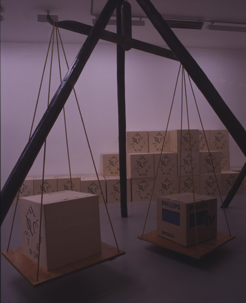 V.O.C., 1997. <em>fotograaf: © T & R Henderson, Amsterdam</em> © De Appel, Amsterdam & de kunstenaar(s)/the artist(s)
