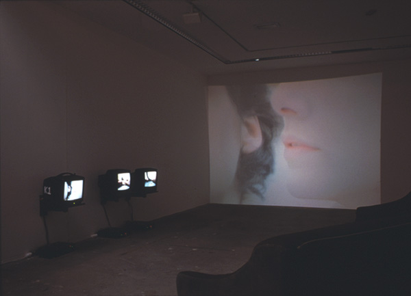 Emmanuelle Antille, Training lounge, 1998. <em>fotograaf: © T & R Henderson, Amsterdam</em> © De Appel, Amsterdam & de kunstenaar(s)/the artist(s)