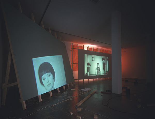 Monica Bonvicini, Destroy she said, 1998. <em>fotograaf: © Ernst Moritz, Den Haag / The Hague</em> © De Appel, Amsterdam & de kunstenaar(s)/the artist(s)