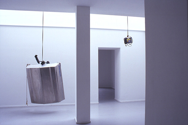 Simon Starling, Quicksilver Dryfit Museum, 1999 © De Appel, Amsterdam & de kunstenaar(s)/the artist(s)