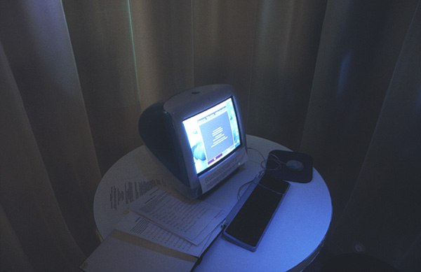 Karen Lancel, Agora Phobia (Digitalis), 2000. <em>fotograaf: © Ernst Moritz, Den Haag / The Hague</em> © De Appel, Amsterdam & de kunstenaar(s)/the artist(s)