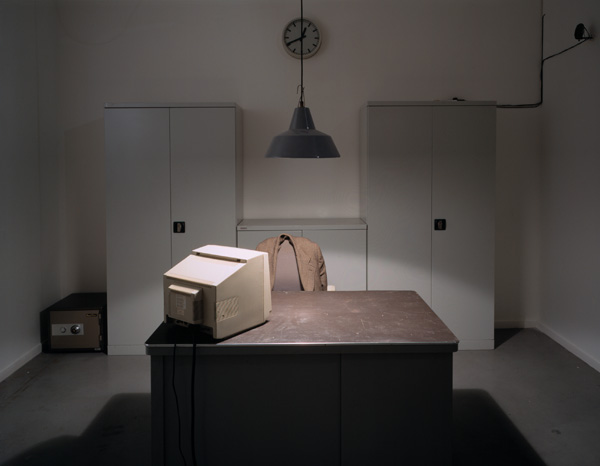 Daniel J. Ashes (Daan van den Assem), Ashes security, 2001. <em>fotograaf: © Ernst Moritz, Den Haag / The Hague</em> © De Appel, Amsterdam & de kunstenaar(s)/the artist(s)