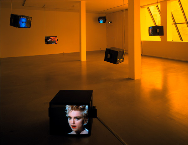 Candice Breitz, Babel Series, 1999. <em>fotograaf: © Ernst Moritz, Den Haag / The Hague</em> © De Appel, Amsterdam & de kunstenaar(s)/the artist(s)