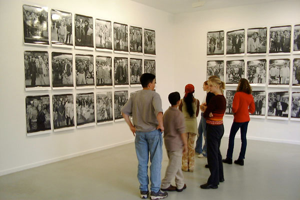 Polaroid Portraits, 2000. <em>fotograaf: © Cees de Boer, Amsterdam</em> © De Appel, Amsterdam & de kunstenaar(s)/the artist(s)
