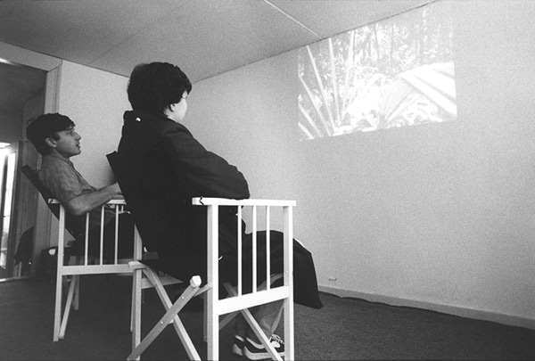 Stichting Reisbureau Amber, Da Costastraat 77, Amsterdam: audiovisueel programma. <em>fotograaf: © Marijke Mooy, Amsterdam</em> © De Appel, Amsterdam & de kunstenaar(s)/the artist(s)