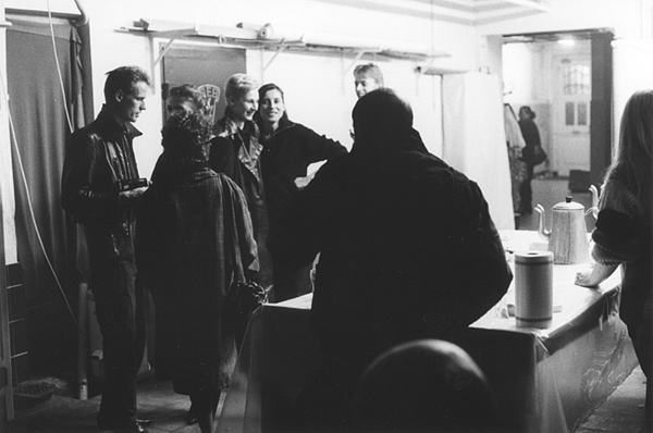 Live-optreden met geluidsbeestjes van Felix Hess, Nieuwe Prinsengracht 33-35hs, Amsterdam II. <em>fotograaf: © Max Bruinsma</em> © De Appel, Amsterdam & de kunstenaar(s)/the artist(s)